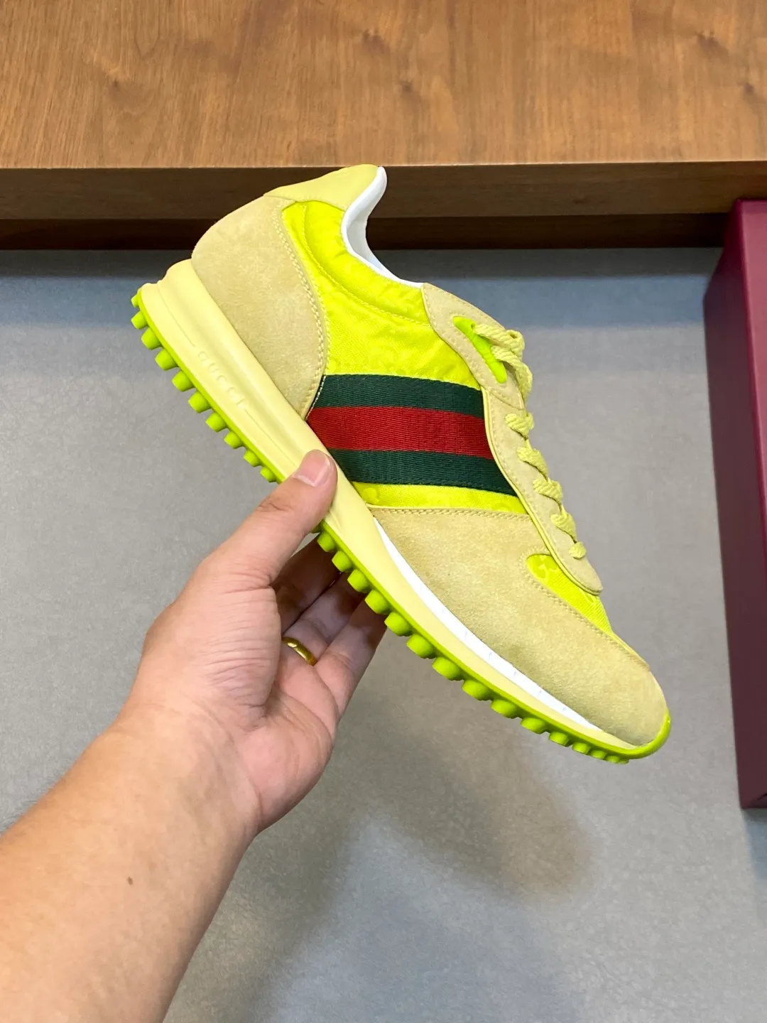 Men's shoes 💰660 [Gucci] Gucci - high-end quality original order 👩🏻‍❤️‍👨🏻 couple wear 🔍🔍🔍 casual sports shoes - upper: 🔝 suede calfskin, shoe body brand totem cloth. brand webbing, tongue. heel. air pressure brand logo - lining: water-dyed sheepskin -Outsole: ultra-light TPU foam·TR rubber; two-color molded outsole -Ultra-high quality control·fine workmanship: highlighted (high-end·exquisite·class) -Size: same style for men and women 36-44 (female 35, 40, male 45, 46 can be customized)·